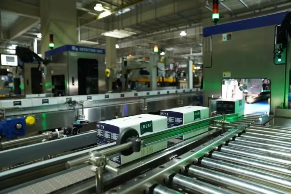 解碼蒙牛寧夏超級工廠 探尋“高科技、高效能、高質(zhì)量”背后的綠色新質(zhì)生產(chǎn)力